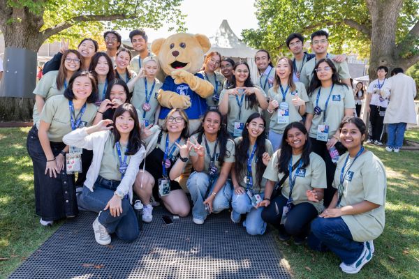Student Ambassadors and Barry the Bear at Orientation