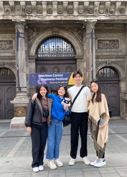 Students outside Corvinus University